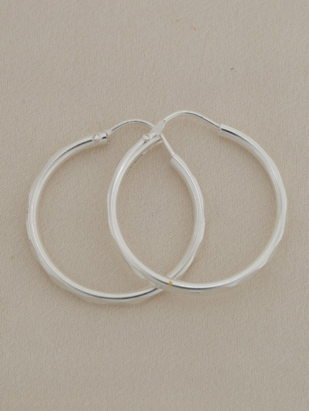 925 Sterling Silver Diamond Cut Hoop Earrings 19 mm Huggie Hoops - Picture 3 of 7
